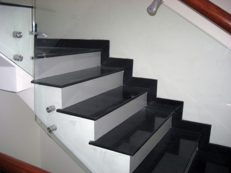 cầu thang đá hoa cương