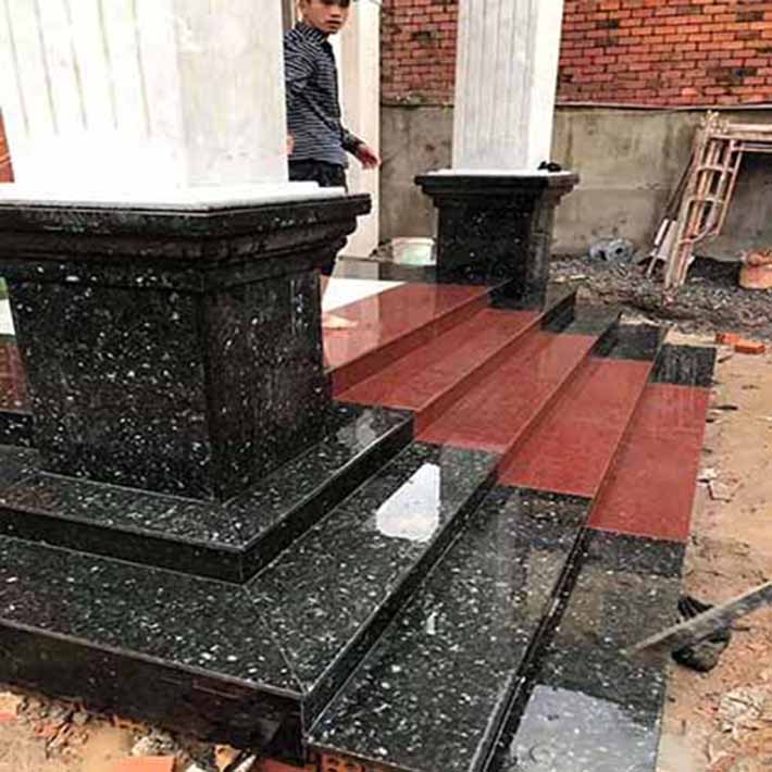 cầu thang đá hoa cương nhà phố