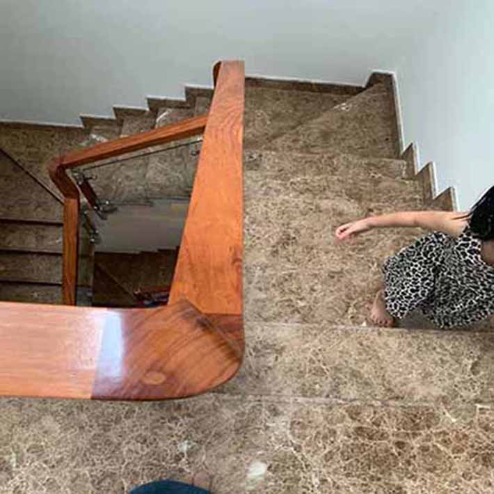 cầu thang đá hoa cương ktp115