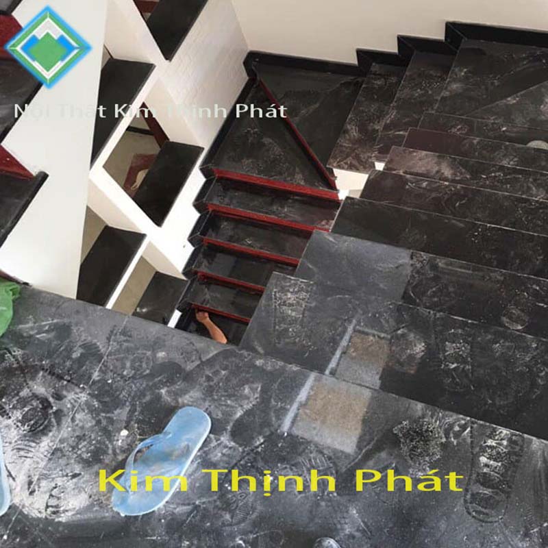 cầu thang đá hoa cương đen