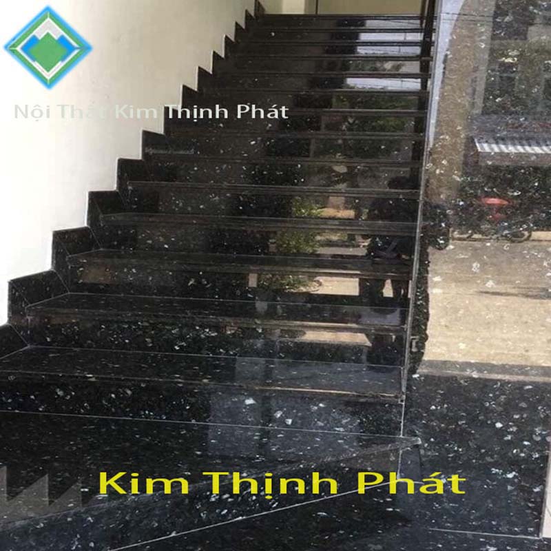 cầu thang đá hoa cương đen