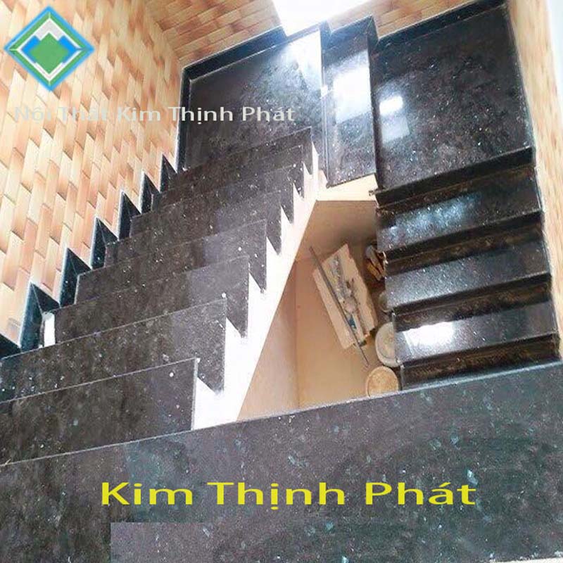 cầu thang đá hoa cương đen