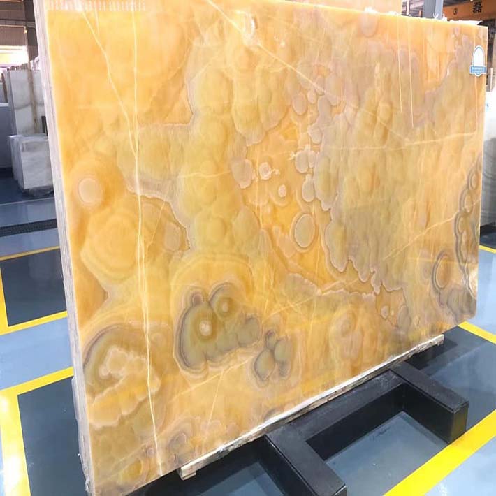 HƯỚNG DẪN ĐÁ HOA CƯƠNG CẨM THẠCH VÀNG  Sau đây là các bước hướng dẫn đá hoa cương cẩm thạch vàng cụ thể, chi tiết. HƯỚNG DẪN ĐÁ HOA CƯƠNG CẨM THẠCH VÀNG  Đá hoa cương cẩm thạch vàng là một công đoạn không thể thiếu trong quá trình thi công Đá hoa cương cẩm thạch vàng. Vậy đá hoa cương cẩm thạch vàng như thế nào mới là chuẩn và hiệu quả? Quá trình này không quá khó, tuy nhiên cũng đòi kĩ năng cũng như sự cẩn thận, tính chính xác cao trong công việc. Sau đây là bài viết hướng dẫn đá hoa cương cẩm thạch vàng cụ thể, chi tiết. Đá hoa cương cẩm thạch vàng - công cụ đá hoa cương cẩm thạch vàng  Dụng cụ cần thiết để bạn có thể thực hiện được đá hoa cương cẩm thạch vàng hiệu quả, nhanh chóng đó chính là đá hoa cương cẩm thạch vàng. Vì sao nó lại quan trọng đến thế? Bởi đá hoa cương cẩm thạch vàng này sở hữu các đặc điểm sau đây: Đá hoa cương cẩm thạch vàng được sản xuất từ mỏ đá cao cấp kết hợp với 5%-10% Cobalt. Với kết cấu như vậy, đá hoa cương cẩm thạch vàng mới có thể khoan được loại đá cứng, bền vững như Đá hoa cương cẩm thạch vàng. Bên cạnh đó, Cobalt còn có khả năng bảo vệ đá hoa cương cẩm thạch vàng an toàn trong quá trình sử dụng, tránh các vấn đề hư hỏng do tác động mạnh. Đá hoa cương cẩm thạch vàng được mạ kien, phủ bụi kim cương vì thế đá hoa cương cẩm thạch vàng có thể tránh bị oxi hoá trong môi trường bình thường. Hầu hết các đá hoa cương cẩm thạch vàng đều được sản xuất bởi công nghệ hiện đại và đã được kiểm định chặt chẽ. Đá hoa cương cẩm thạch vàng có trọng lượng nhẹ, tạo điều kiện thuận lợi cho quá trình vận chuyển và sử dụng. Với thiết kế hình xoắn ốc, đá hoa cương cẩm thạch vàng cố định tốt tại vị trí cần khoan trên Đá hoa cương cẩm thạch vàng. Vì thế, các lỗ khoan sẽ chuẩn xác và đảm bảo thẩm mỹ cao. Đá hoa cương cẩm thạch vàng  Xác định vị trí khoan chính xác: Đây là bước đầu tiên cũng là bước quan trọng nhất, tạo điều kiện để thực hiện các bước sau hiệu quả, nhanh chóng. Để có thể tiến hành khoan trực tiếp Đá hoa cương cẩm thạch vàng thì trước hết cần phải xác định đúng vị trí cần khoan. Quá trình đo đạc cần đảm bảo kỹ lưỡng, chính xác; để chắc chắn hơn có thể sử dụng bút để đánh dấu vị trí. Khoan trước một lỗ Bước tiếp theo của đá hoa cương cẩm thạch vàng chính là khoan trước một lỗ. Để đảm bảo quá trình đá hoa cương cẩm thạch vàng dễ dàng, hiệu quả, bạn nên chọn một viên gạch nhỏ. Sau đó, khoan sẵn trên viên gạch đó một lỗ tròn có kích thước bằng với lỗ sẽ khoan lên đá chính. Với tính chất trơn của Đá hoa cương cẩm thạch vàng, bước này sẽ hỗ trợ bạn cố định đá hoa cương cẩm thạch vàng không bị chạy. Đá hoa cương cẩm thạch vàng  Bước cuối cùng nhưng cũng không kém phần quan trọng trong đá hoa cương cẩm thạch vàng chính là trực tiếp thực hiện thao tác khoan lên đá. Trước hết, bạn cần đặt một viên gạch nhỏ đã khoan phải làm sao cho lỗ khoan trùng với vị trí đã đánh dấu ở bước đầu tiên. Rồi sau đó, tiến hành đá hoa cương cẩm thạch vàng với tốc độ (100 - 200 vòng/ phút). Tuy nhiên, chú ý lúc đầu chỉ khoan 1 lỗ nông. Tiếp đến, bỏ viên gạch nhỏ ra rồi mới tiếp tục khoan sâu sao cho đúng kích thước yêu cầu. Nếu quá trình khoan diễn ra liên tục, kéo dài thì đá hoa cương cẩm thạch vàng có thể sẽ bị phát sinh nhiệt lớn và gây cháy. Bởi thế, để đảm bảo an toàn, bạn nên sử dụng nước để tưới, làm mát đá hoa cương cẩm thạch vàng. Bên cạnh đó, việc sử dụng nước còn giúp lỗ khoan đẹp hơn, đảm bảo độ bền cao hơn. Địa chỉ đá hoa cương cẩm thạch vàng chất lượng - Kim Thịnh Phát Kim Thịnh Phát là một trong những công ty đứng đầu trong lĩnh vực cung cấp gia công Đá hoa cương cẩm thạch vàng tại Việt Nam. Kim Thịnh Phát là một đơn vị thường đi đầu trong công việc thiết kế cũng như thi công Đá hoa cương cẩm thạch vàng trong đó bao gồm cả việc đá hoa cương cẩm thạch vàng. Từ khi hình thành đến nay, Kim Thịnh Phát đã có nhiều năm hoạt động trong ngành này, có nhiều kinh nghiệm và đã mở rộng quy mô ra khắp các tỉnh thành trong nước. Bên cạnh đó, công ty còn sở hữu đội ngũ nhân viên lớn, được trải qua các khoá đào tạo, huấn luyện kĩ lưỡng. Kim Thịnh Phát đảm bảo nhân viên có đủ kĩ năng, chuyên môn, và trách nhiệm. Vì thế, công ty cam kết thực hiện đúng quy trình theo hướng dẫn đá hoa cương cẩm thạch vàng chất lượng, có thể đem đến cho khách hàng những trải nghiệm tuyệt vời cùng với dịch vụ đá hoa cương cẩm thạch vàng chất lượng, uy tín.  Hy vọng rằng với các thông tin về đá hoa cương cẩm thạch vàng, bạn đã có thể hiểu thêm về công việc này cũng như có khả năng thực hiện một cách hiệu quả, chính xác.