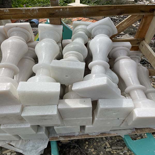 Lan can con tiện đá