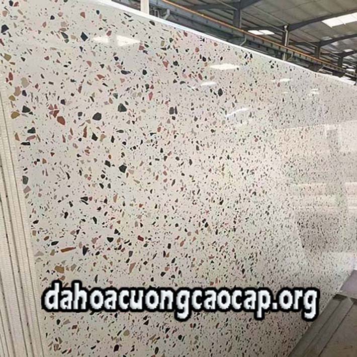 Đá hoa cương mẫu nhân tạo