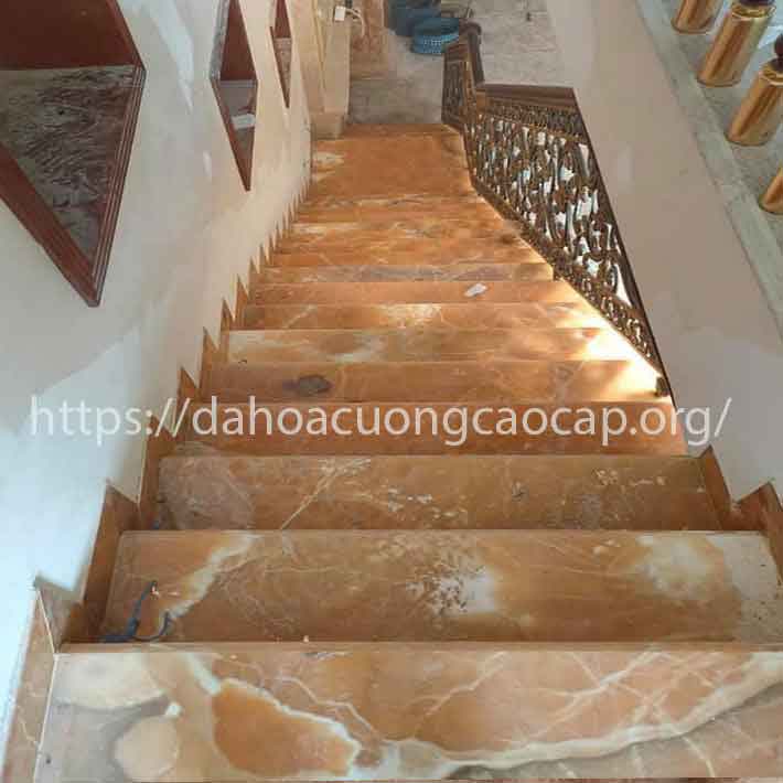 Đá hoa cương màu vàng