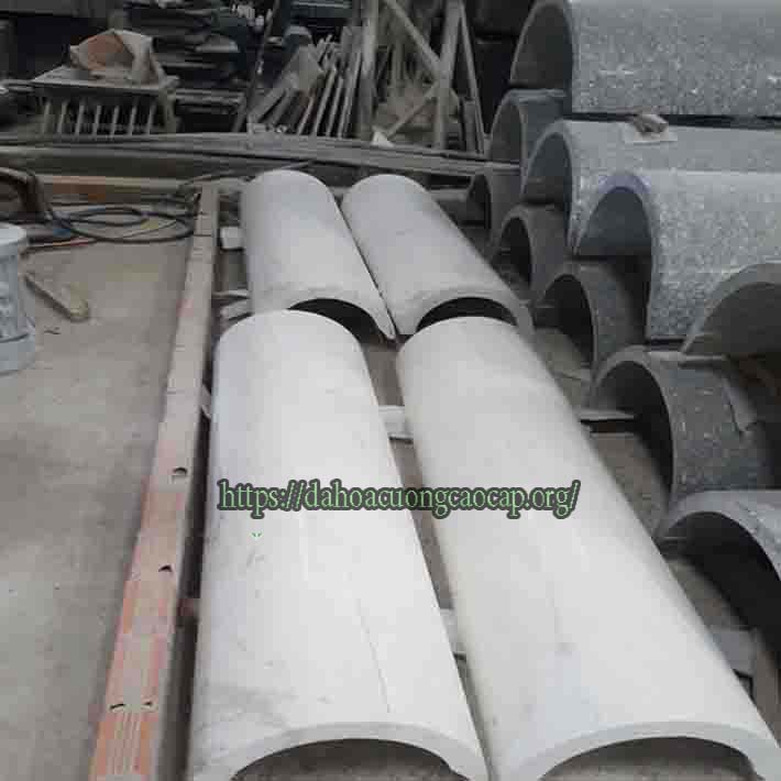 đá hoa cương cột tròn