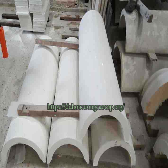 đá hoa cương cột tròn