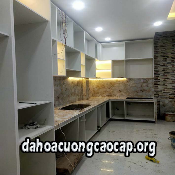 đá hoa cương mặt bếp