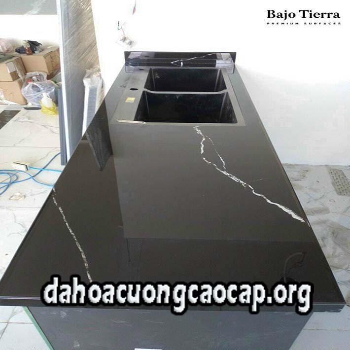 đá hoa cương mặt bếp
