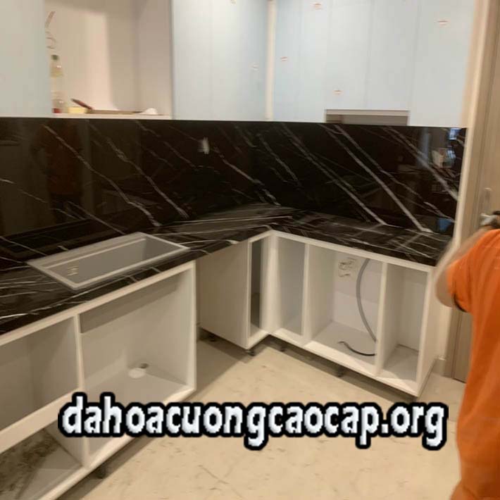 đá hoa cương mặt bếp