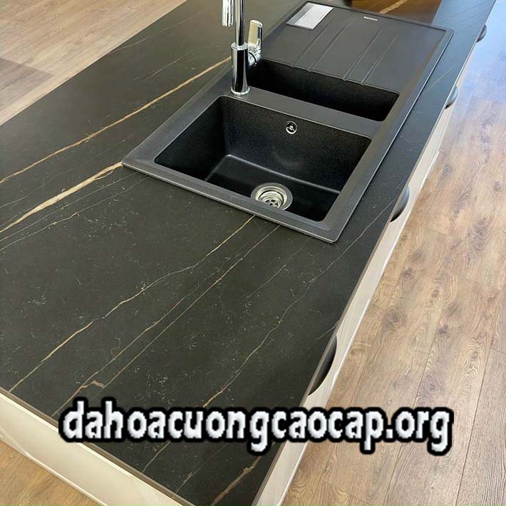 đá hoa cương mặt bếp