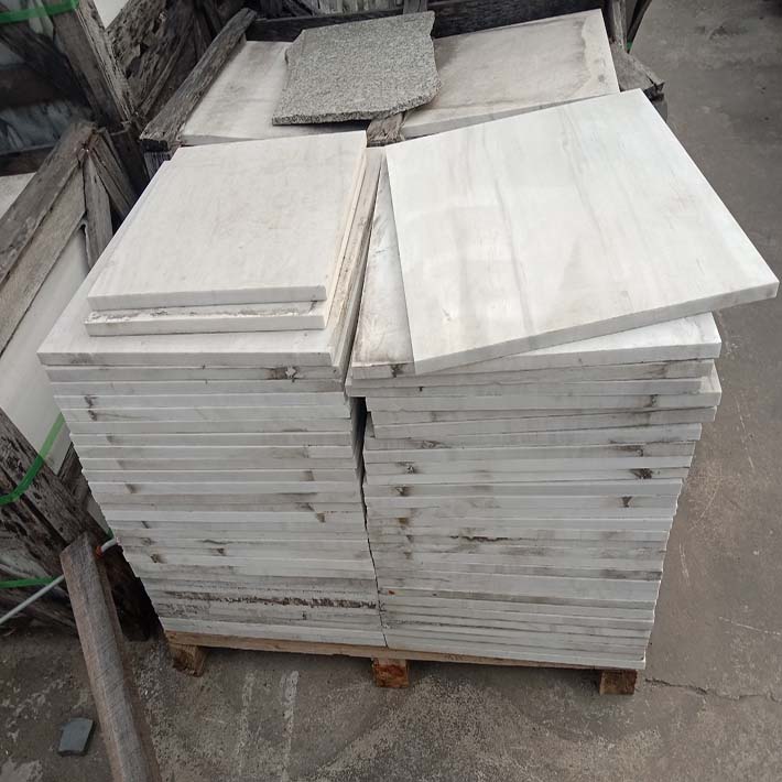 đá trắng ý nhân tạo