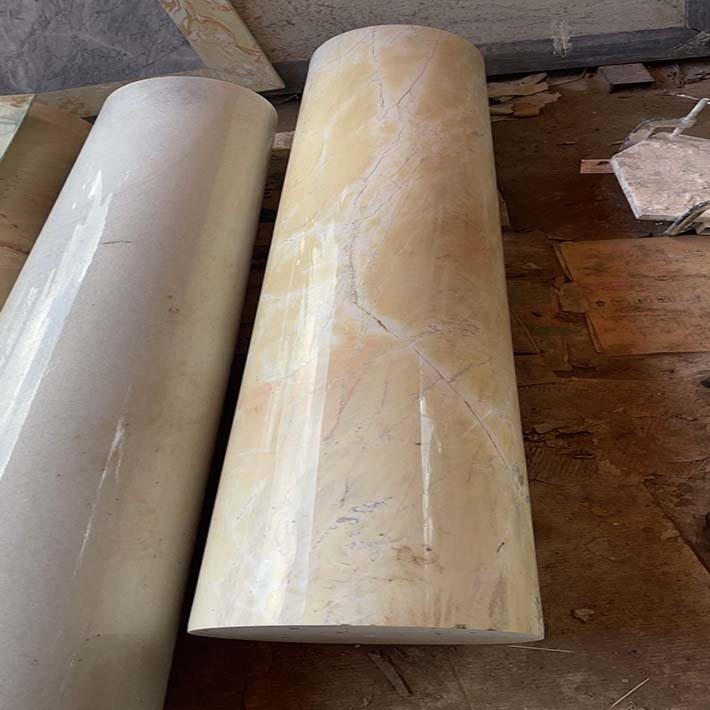 Cột tròn đá khối vàng