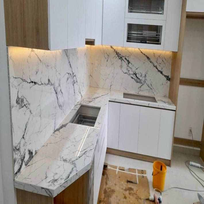 Thi công đá hoa cương granite bếp màu trắng