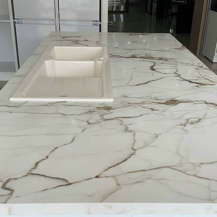 Thiê marble bếp màu trắng