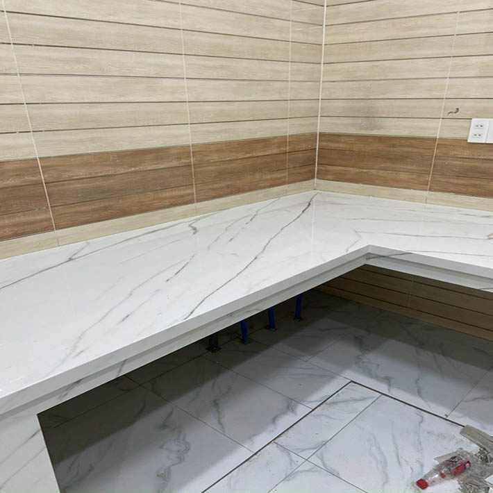 Xẻ đá hoa cương granite bếp màu trắng