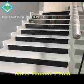 Đá hoa cương cầu thang lại được nhiều khách hàng ưa chuộng
