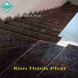 cầu thang đá hồng