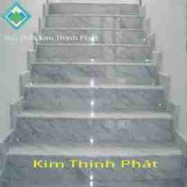 mẫu cầu thang đá trắng vân mây