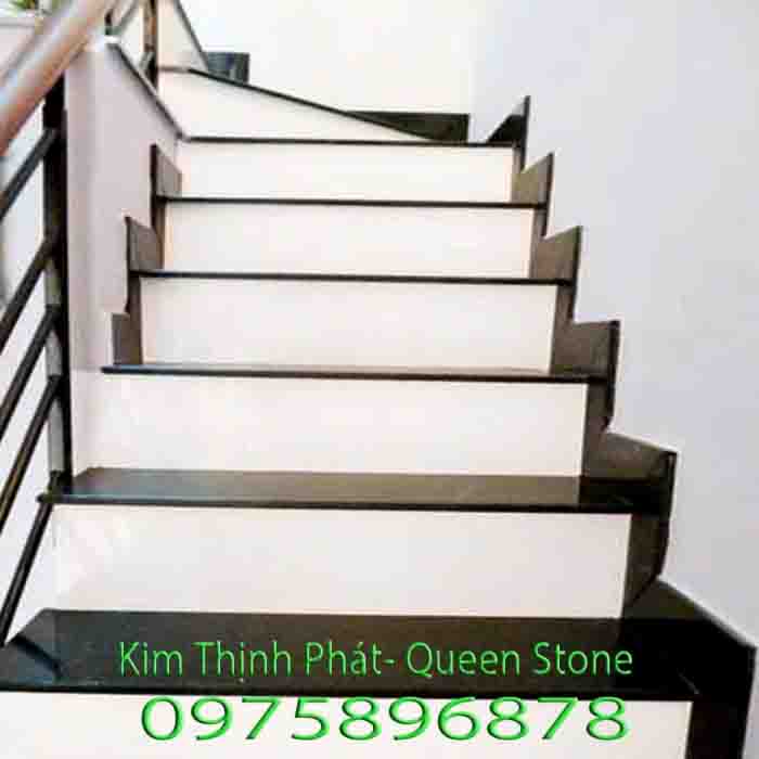 Đá hoa cương cầu thang phong thủy dành cho người mệnh thủy